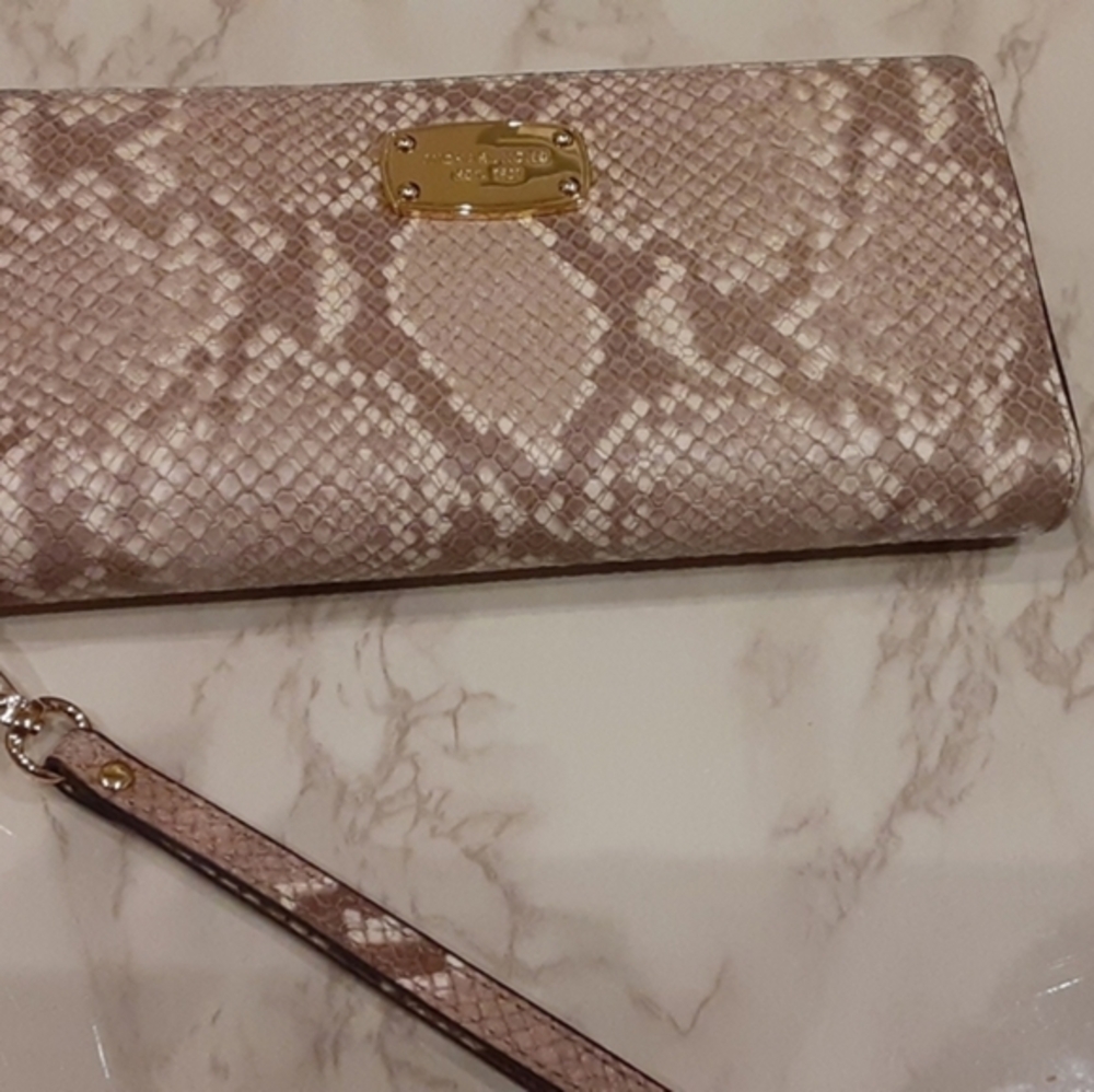 NWT Michael Kors Wallet